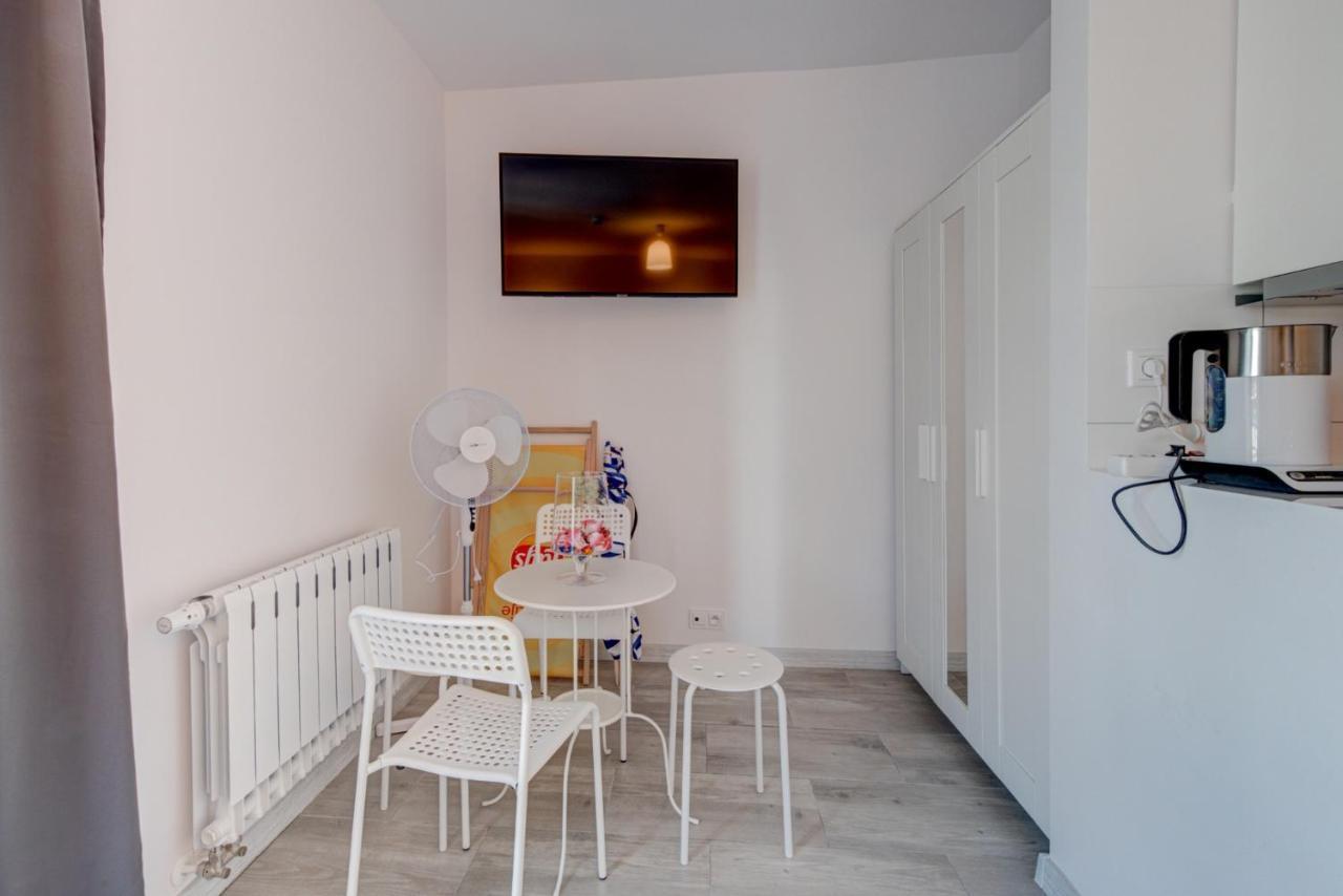 Pod Winogronem - Apartamenty Z Basenem I Wyzywieniem ポビエロボ エクステリア 写真