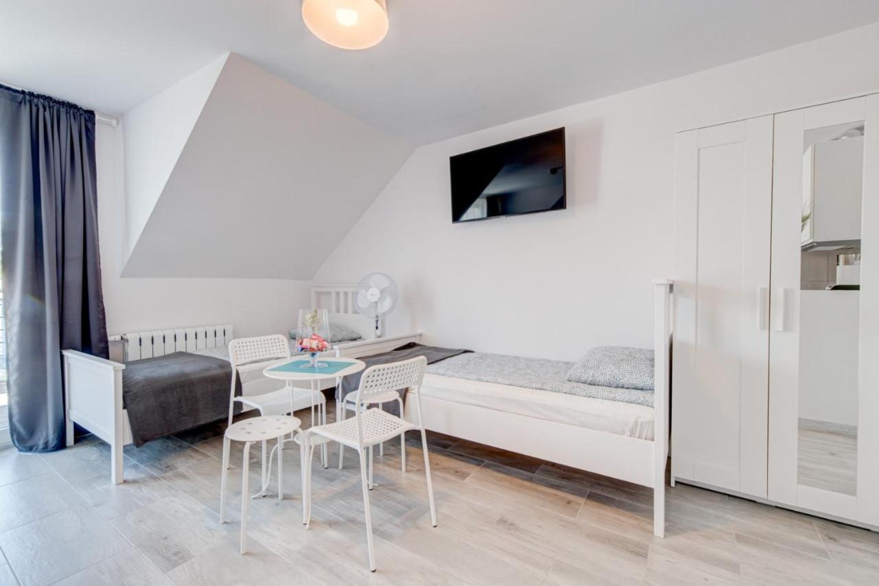 Pod Winogronem - Apartamenty Z Basenem I Wyzywieniem ポビエロボ エクステリア 写真