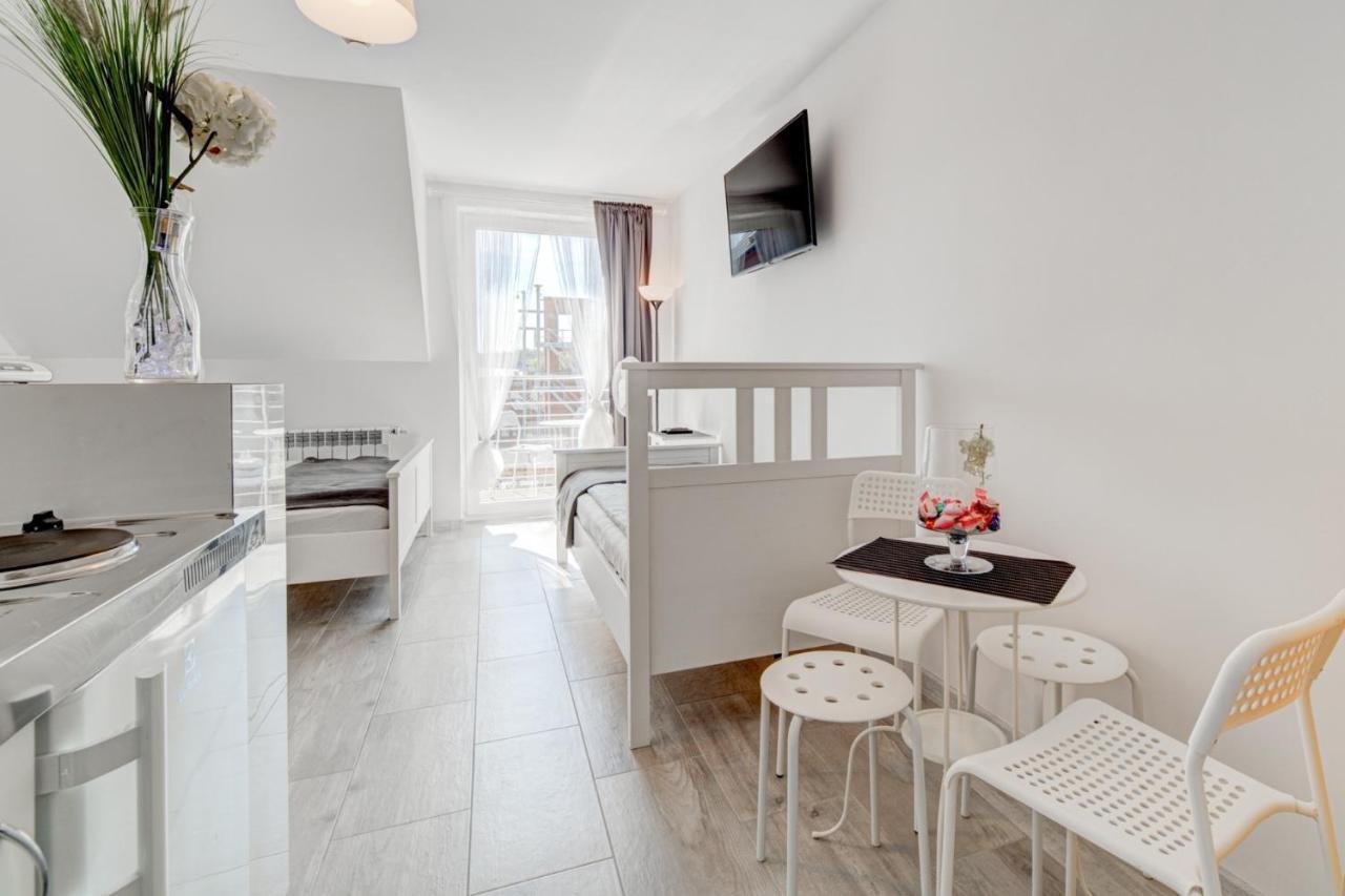 Pod Winogronem - Apartamenty Z Basenem I Wyzywieniem ポビエロボ エクステリア 写真