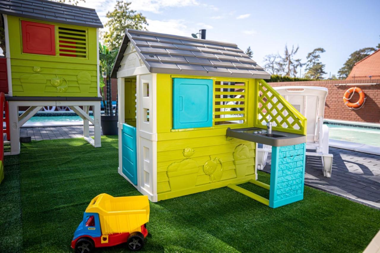 Pod Winogronem - Apartamenty Z Basenem I Wyzywieniem ポビエロボ エクステリア 写真