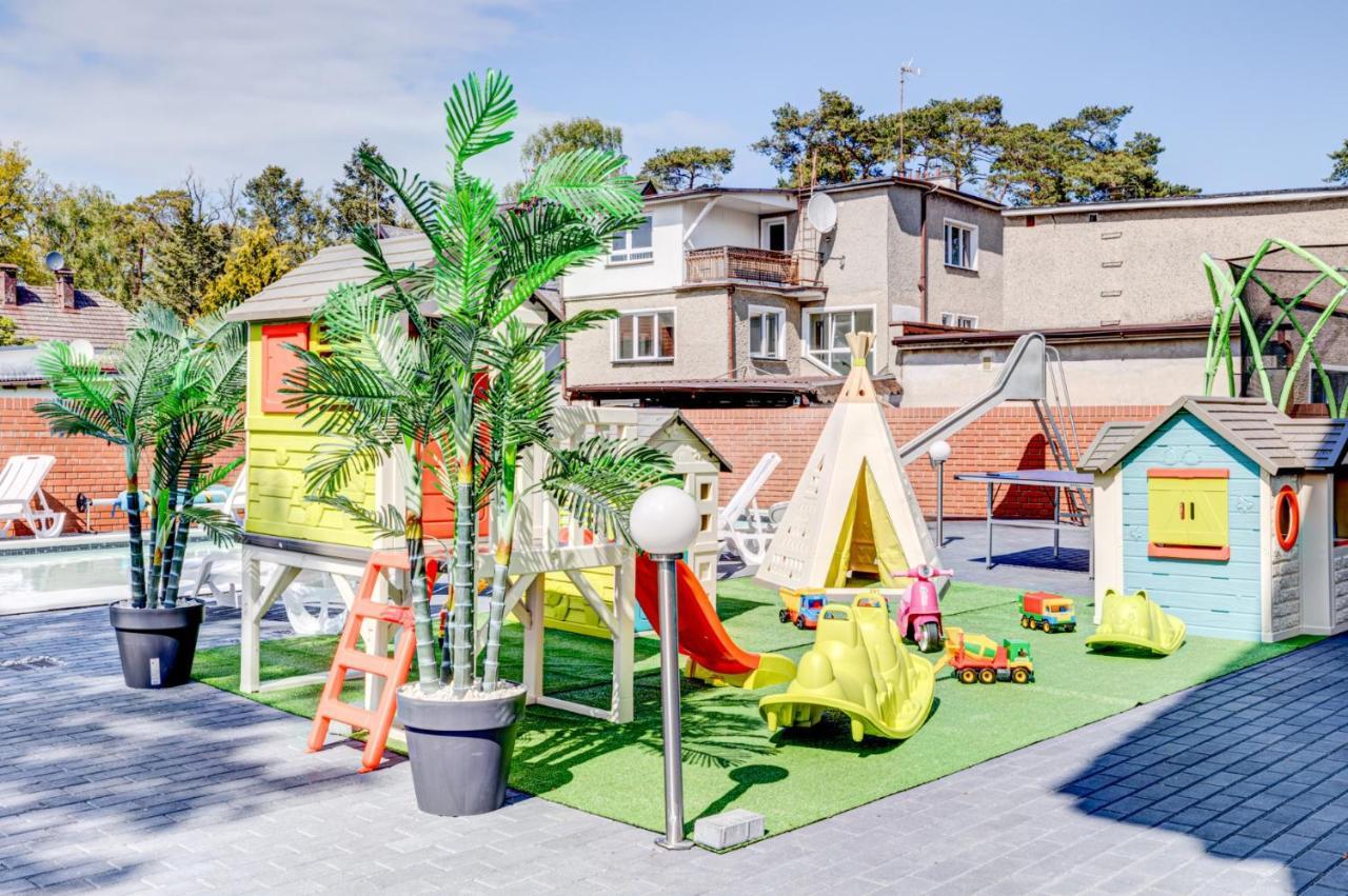 Pod Winogronem - Apartamenty Z Basenem I Wyzywieniem ポビエロボ エクステリア 写真