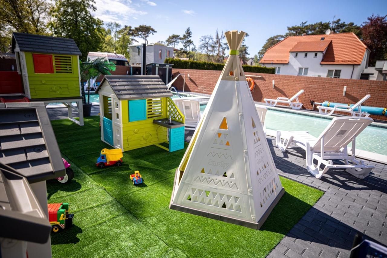 Pod Winogronem - Apartamenty Z Basenem I Wyzywieniem ポビエロボ エクステリア 写真