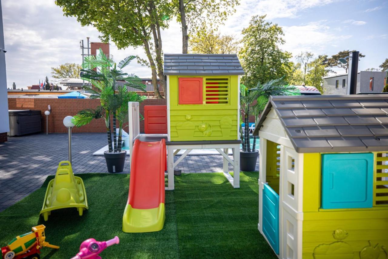 Pod Winogronem - Apartamenty Z Basenem I Wyzywieniem ポビエロボ エクステリア 写真